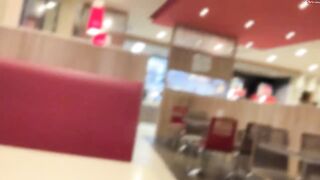 Mega Public Burger Laden Blowjob unterm - Devil Sophie