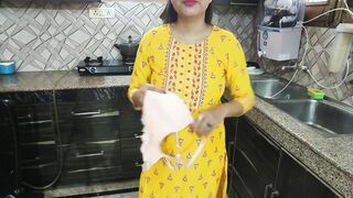 Desi Bhabhi kitchen me khana bana rhi thi tbhi dever ne piche se Li bhabhi ki